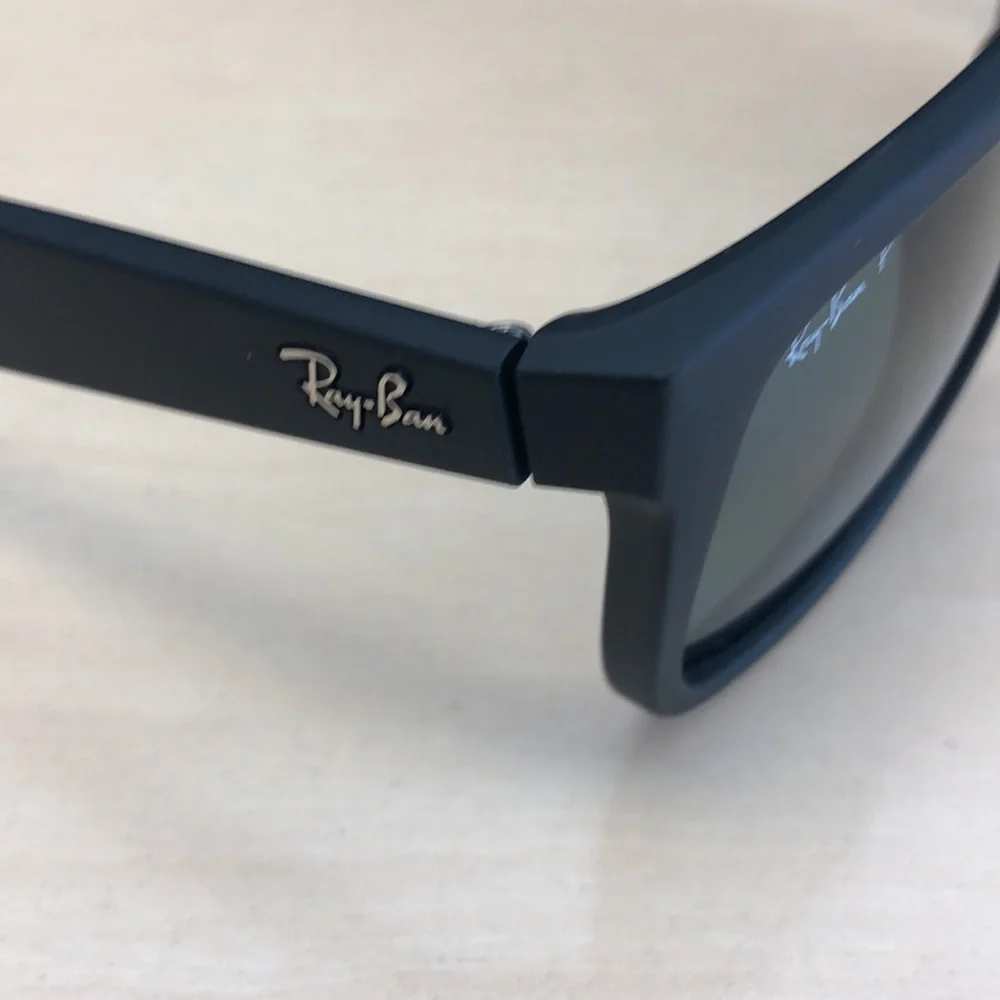 Black Polarized sunglasses RB #4165 Justin 622/2V used but in good shape